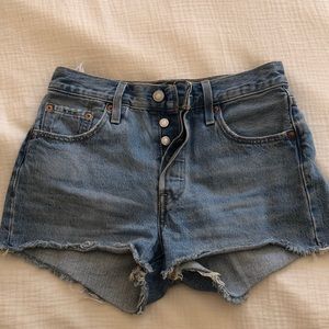 Levi’s 501 Jean shorts (blue)